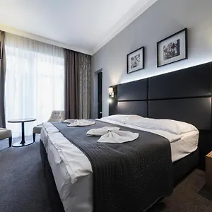 Otel Noir, Prag