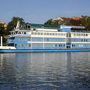 Úszó hotel Vodnik